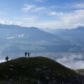 Am Südrand des Karwendels angekommen: Blick von der Arzler Scharte nach Süden übers Inntal auf Wipptal und ALpenhauptkamm