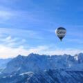 Ballonfahrt über den Alpen.